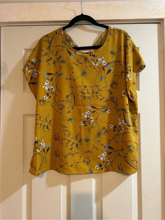 SHEIN Tops - SHEIN Mustard Floral Short Sleeve Blouse